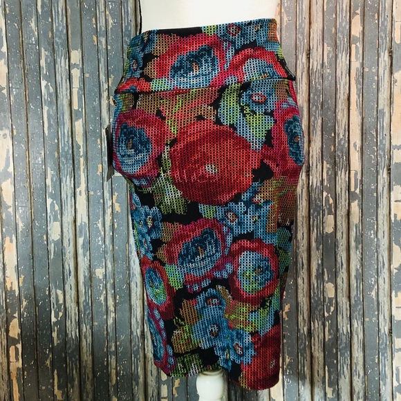 NWT LuLaRoe Cassie Skirt - Red & Blue Roses Sz S - Picture 5 of 8